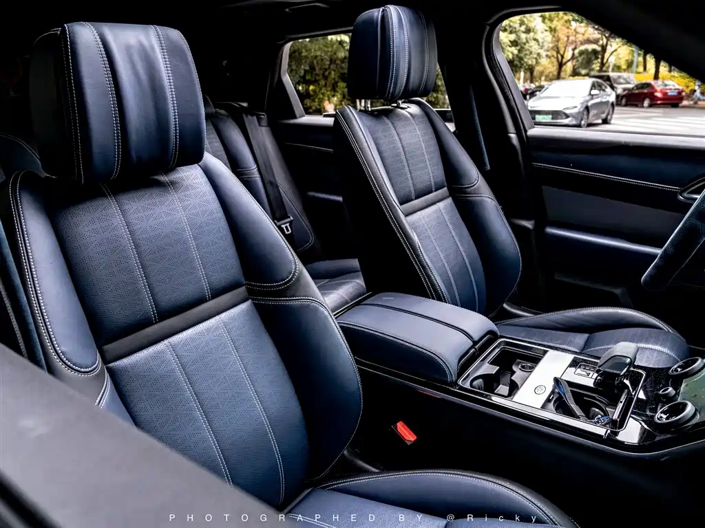 Land Rover Range Rover Velar 2022 250PS Golden Collector's Edition фото 9
