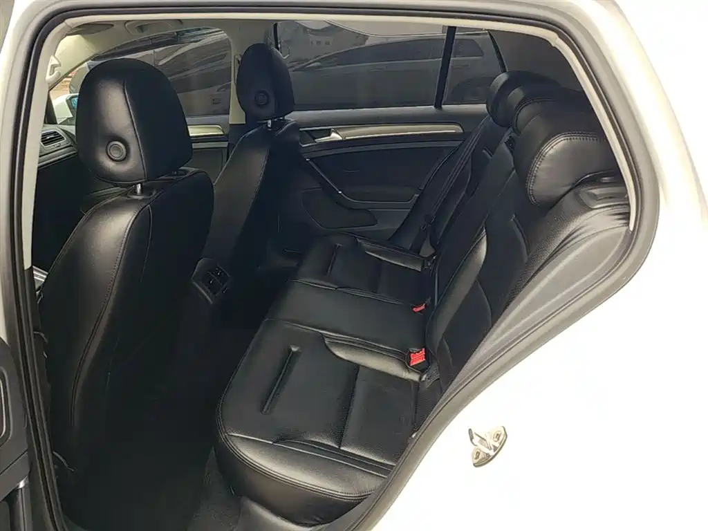 Volkswagen Golf 2016 230TSI Automatic Comfort фото 17