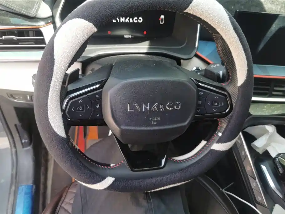Lynk & Co 06 2020 1.5T Halo фото 15