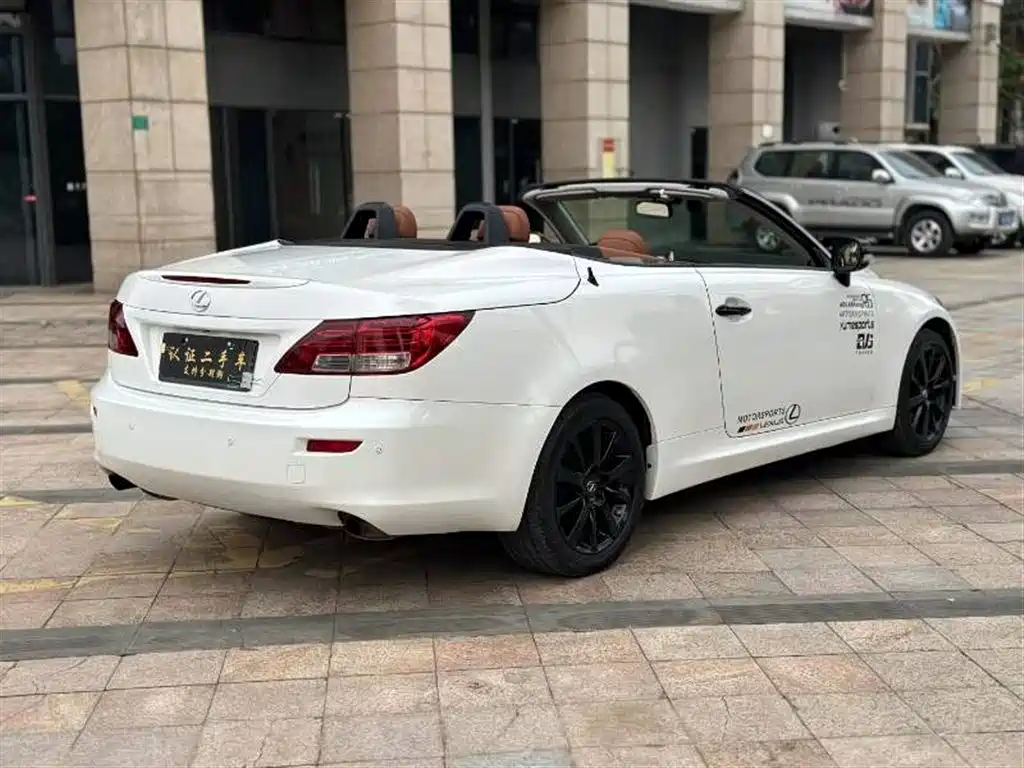 Lexus IS 2011 250C фото 6