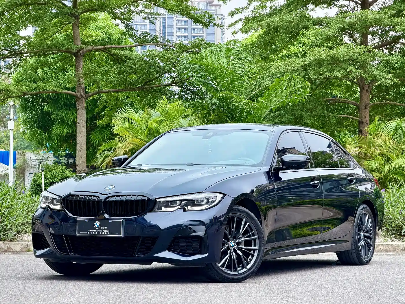 BMW 3 Series 2022 325Li M Sport Shadow Edition