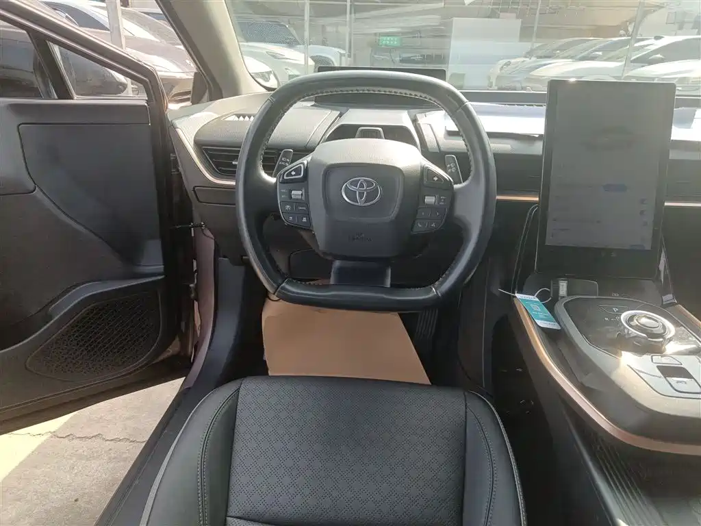 Toyota bZ3 2023 616km Long Range Premium фото 7