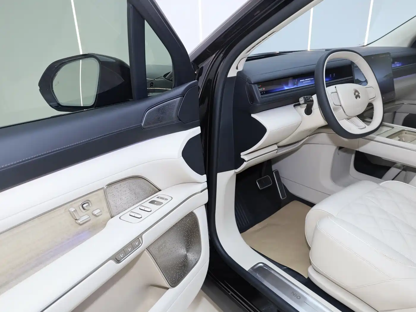 NIO ES8 2026 2025 Model 6-Seat Executive Luxury Edition
