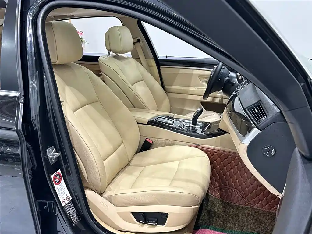 BMW 5 Series 2012 523Li Luxury фото 14