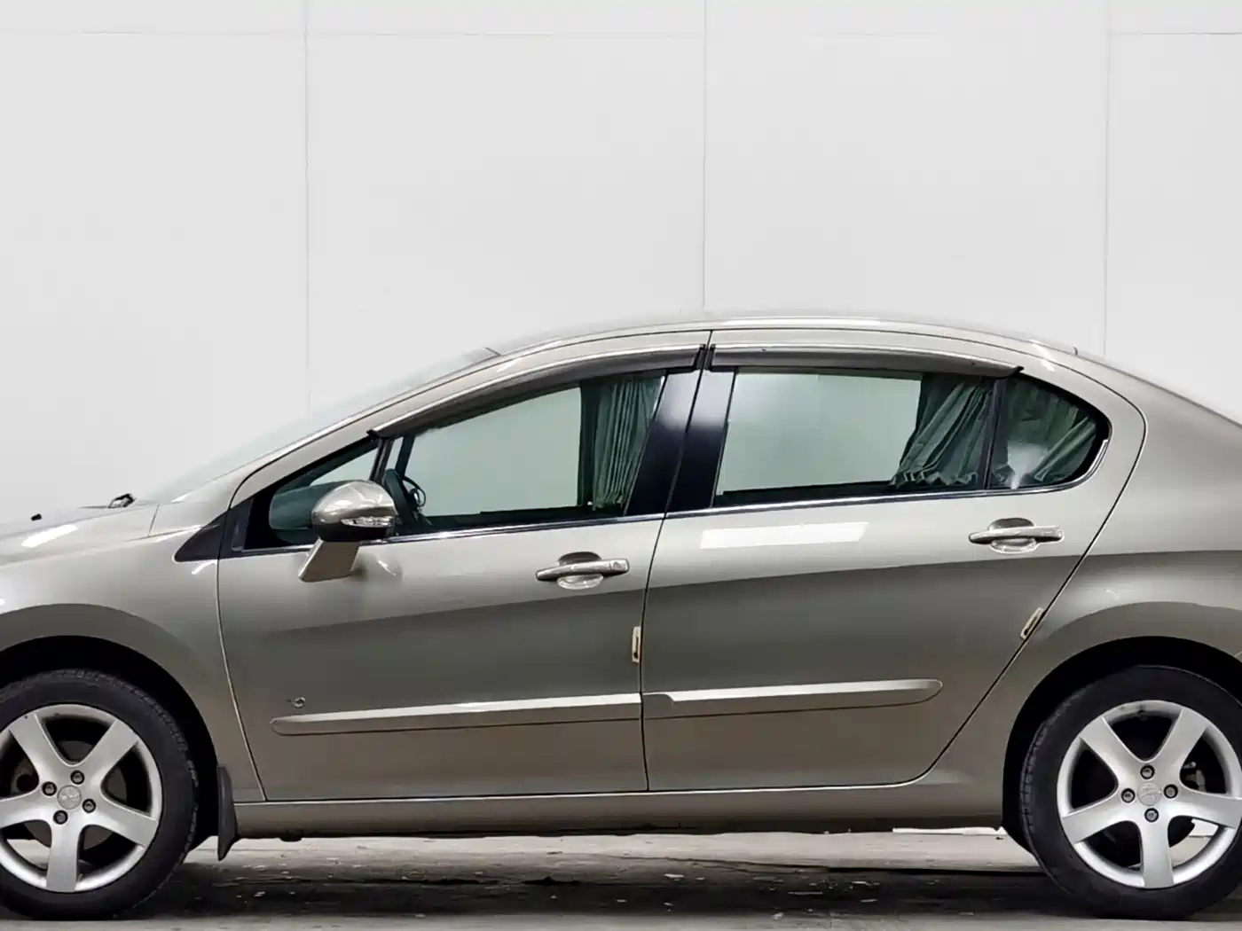 Peugeot 408 2013 2.0L Manual Comfort Edition фото 7