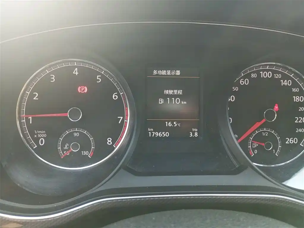 Volkswagen Passat 2017 330TSI DSG Luxury фото 12