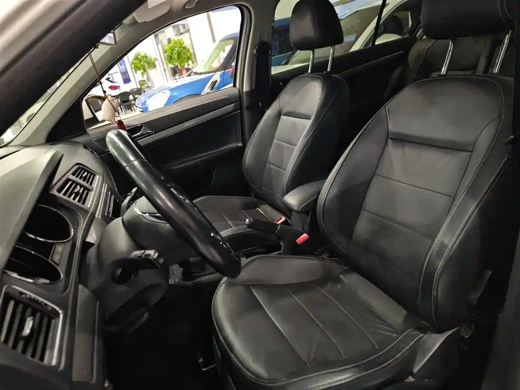Volkswagen Lavida 2015 1.6L Automatic Comfort Edition фото 22