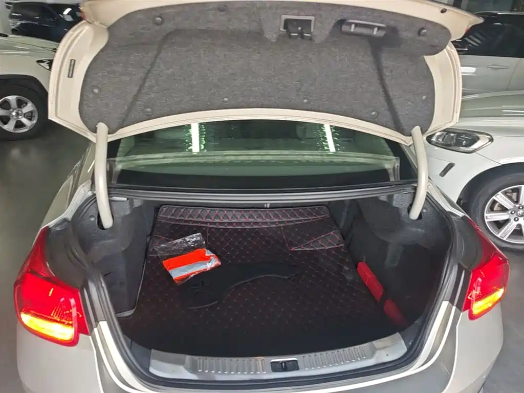 Chevrolet Malibu 2014 2.0L Automatic Luxury фото 19