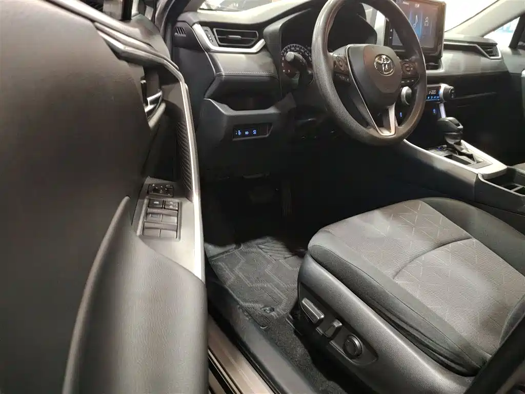 Toyota RAV4 Rongfang 2020 2.0L CVT 2WD Trend Edition фото 12