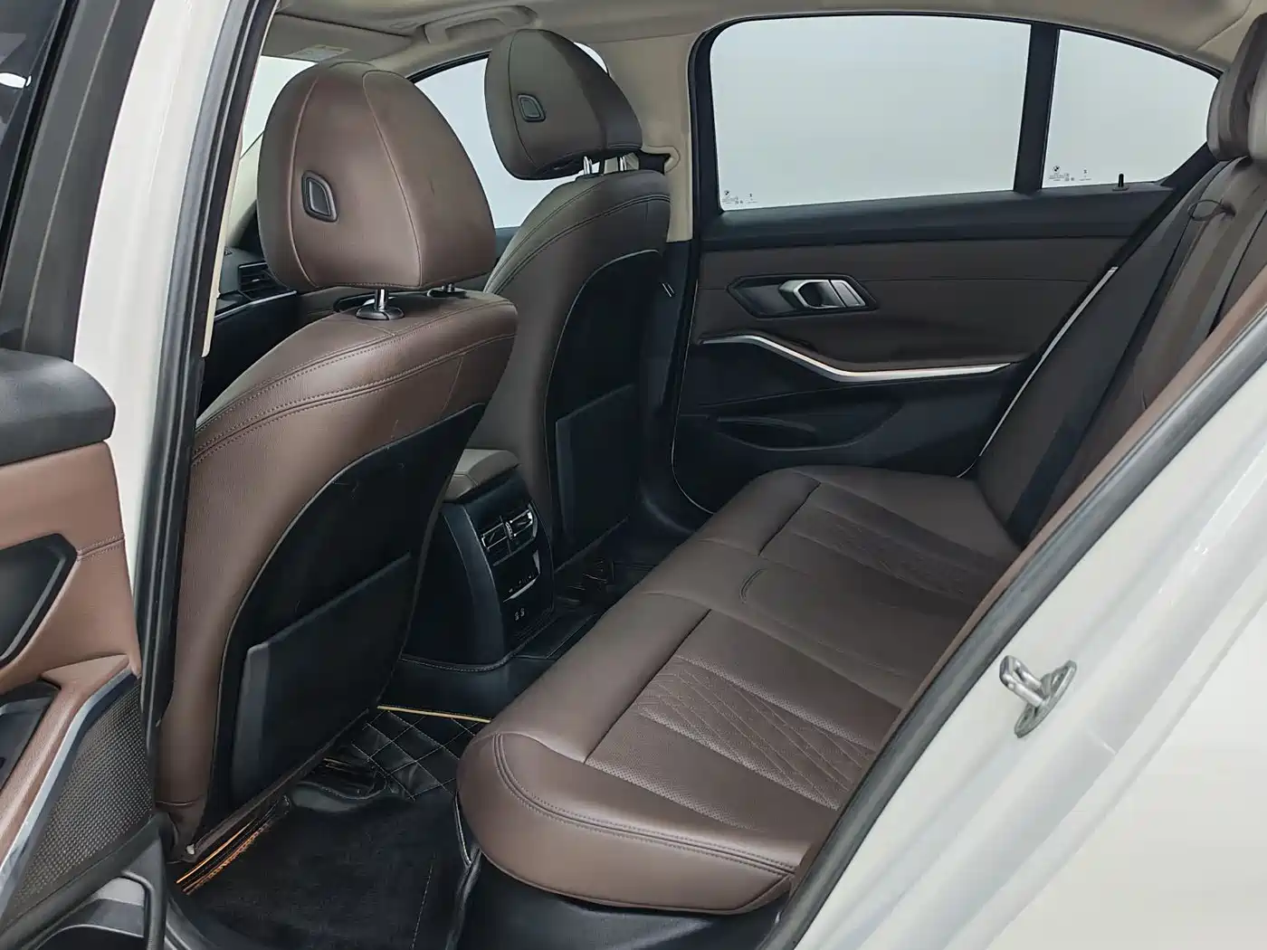 BMW 3 Series 2022 320i Sport Package фото 9