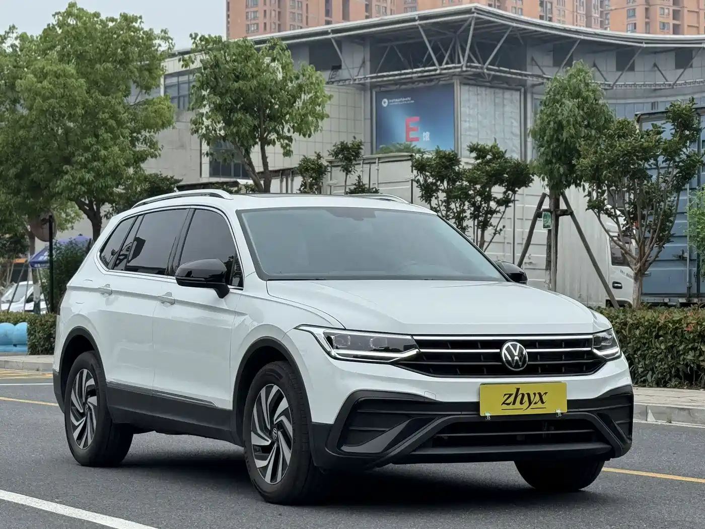 Volkswagen Tiguan L 2025 Model 300TSI Auto 2WD Dragon Edition фото 3