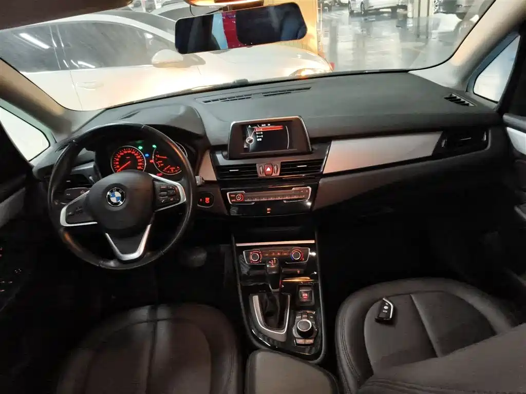 BMW 2 Series Touring 2016 218i Fashion Model фото 6