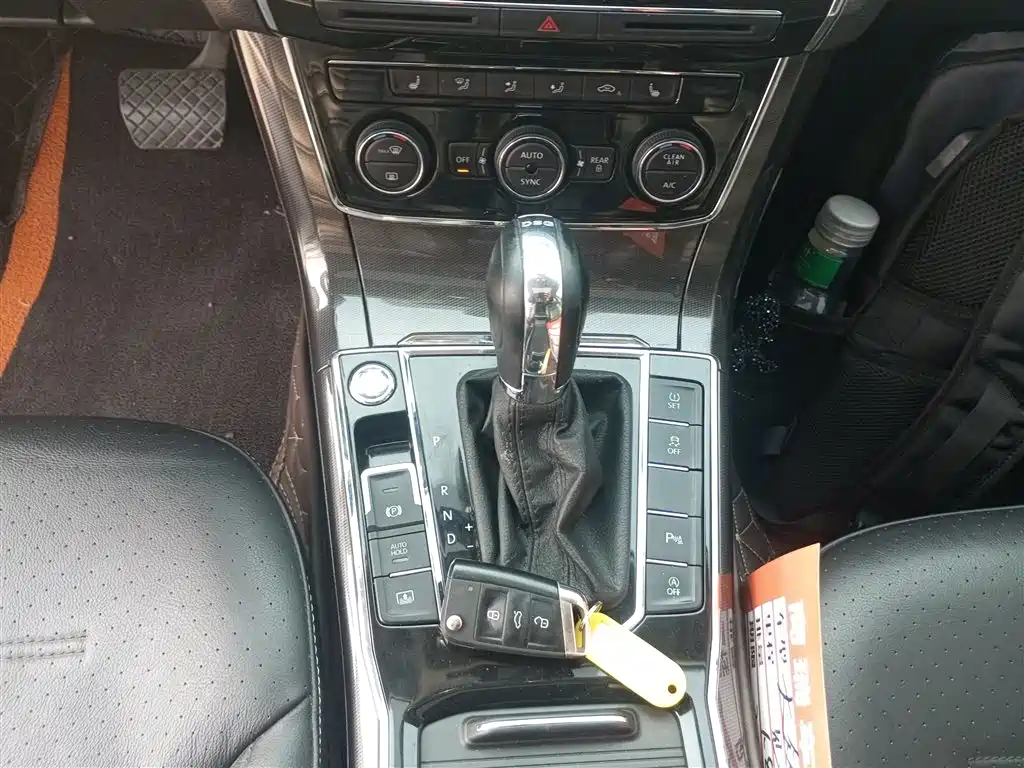 Volkswagen Passat 2017 330TSI DSG Luxury фото 14