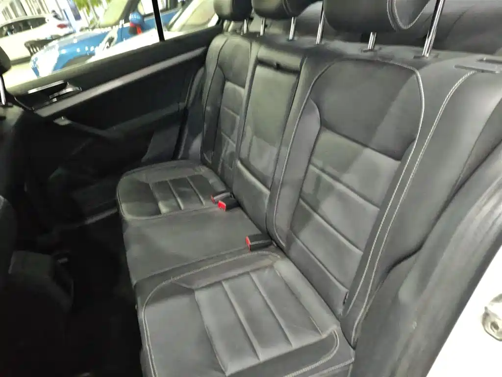 Volkswagen Lavida 2015 1.6L Automatic Comfort Edition фото 24
