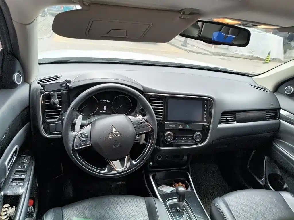 Mitsubishi Outlander 2018 2.4L 4WD Elite Edition 5-seater фото 10