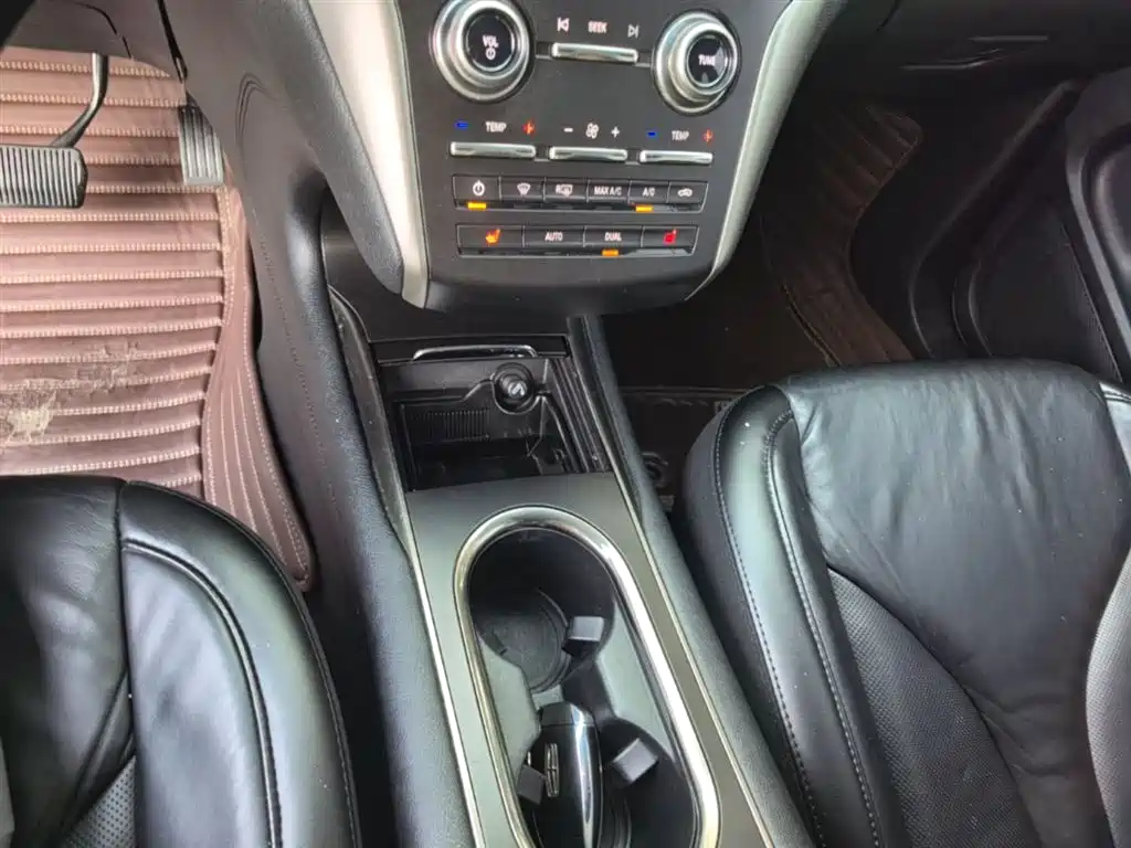 Фото 14 - Lincoln MKC