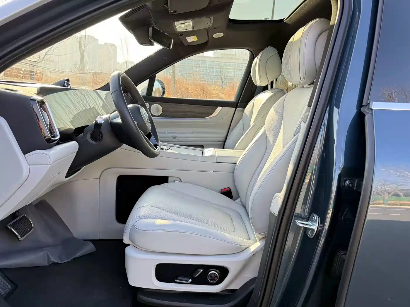 AITO Wenjie AITO M9 2024 Extended Range Ultra 42kWh 6-Seater фото 21