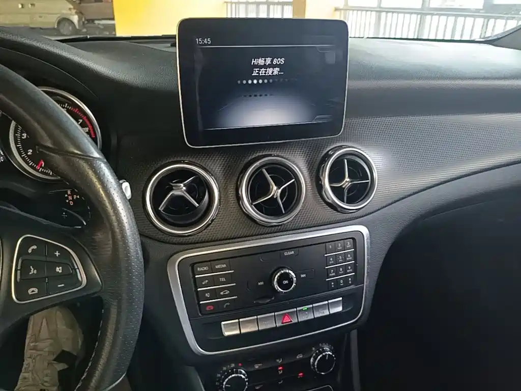 Mercedes-Benz GLA 2018 GLA 200 Dynamic фото 13