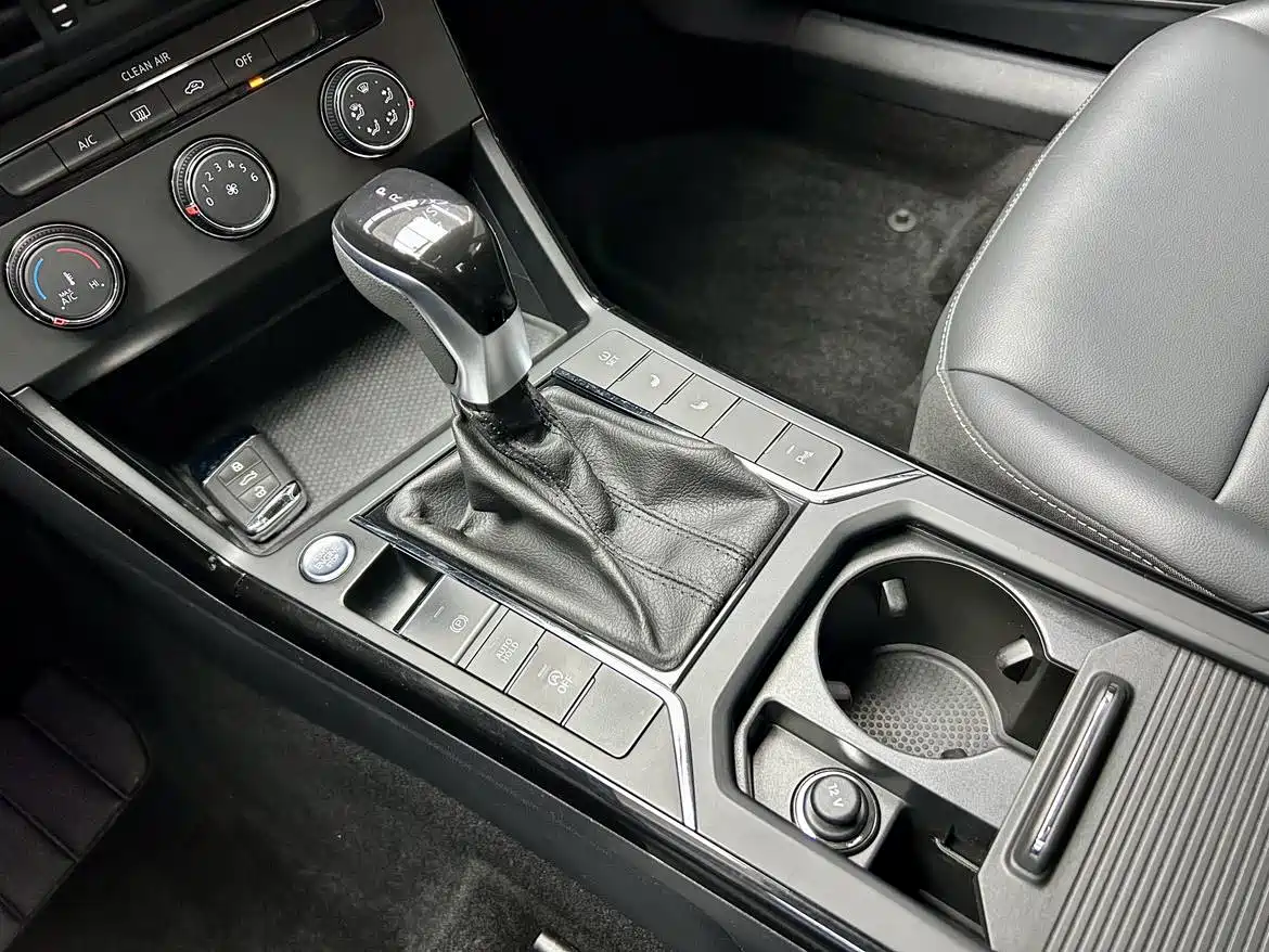 Volkswagen Passat 2022 280TSI Elite Edition фото 17