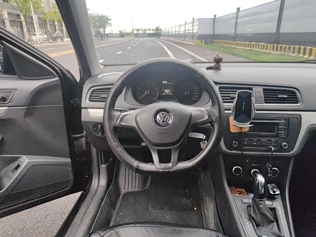 Volkswagen Lavida 2017 1.6L Automatic Trend Edition фото 11
