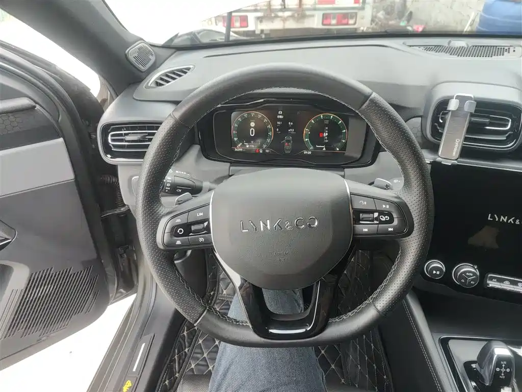 Lynk & Co 03 2021 2.0TD Auto Jin Champion Edition фото 7