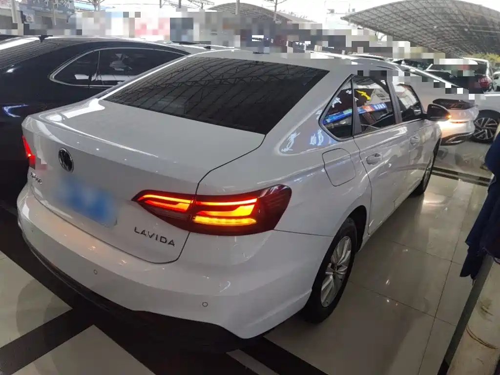 Volkswagen Lavida 2024 Model 1.5L Automatic Delight Edition фото 5