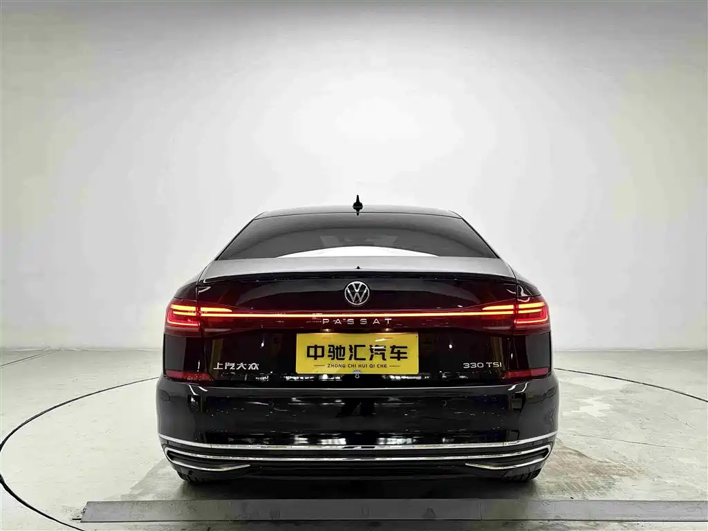 Volkswagen Passat 2023 330TSI Luxury Edition фото 19
