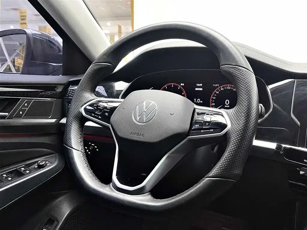 Volkswagen Passat 2023 330TSI Luxury Edition фото 12