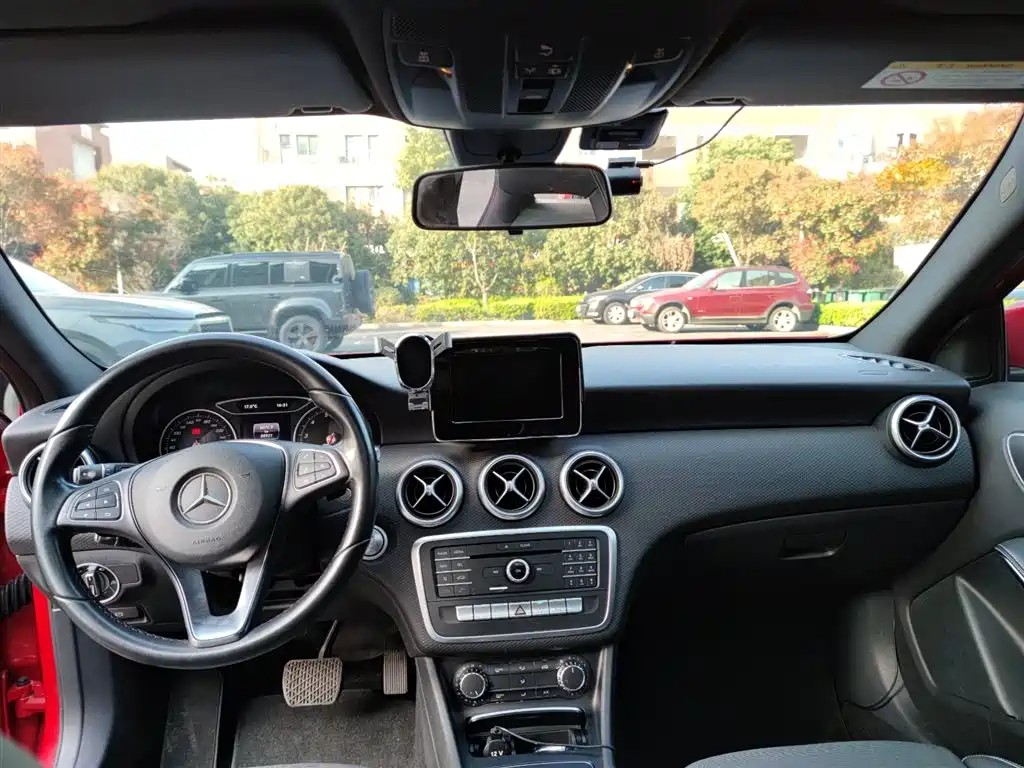 Mercedes-Benz A-Class (Import) 2016 A 200 Dynamic фото 4