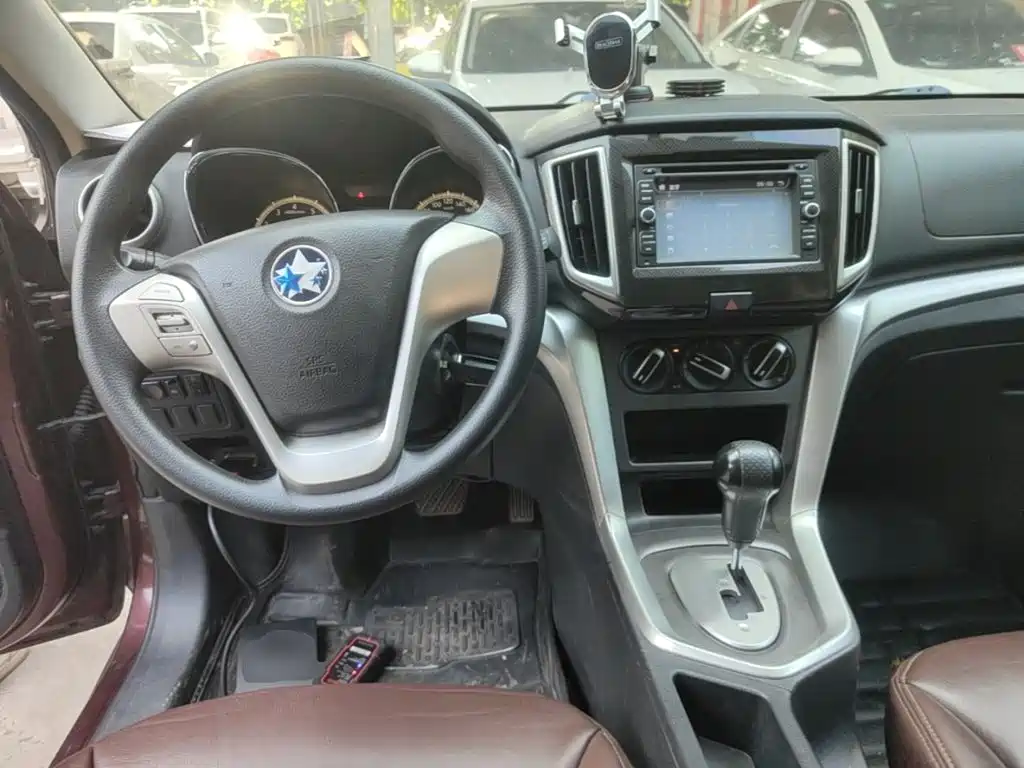 Venucia T70 2015 2015 2.0L CVT Ruixing Edition