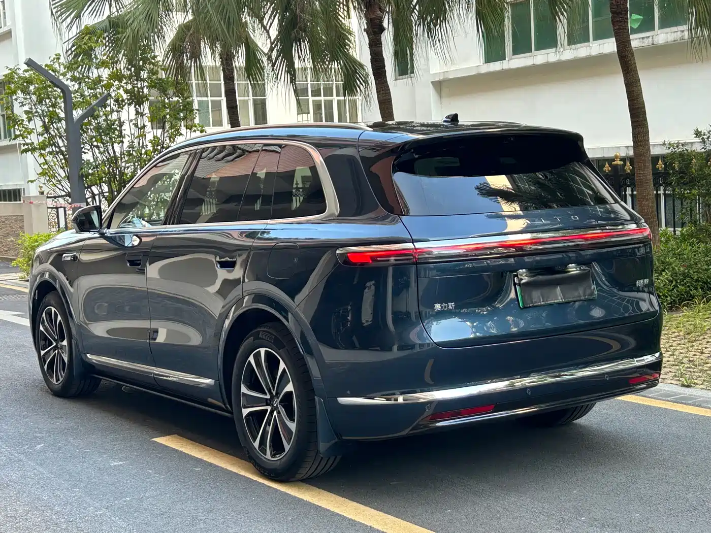AITO Wenjie AITO M7 2026 Extended Range Pro+ AWD 5-seater фото 6