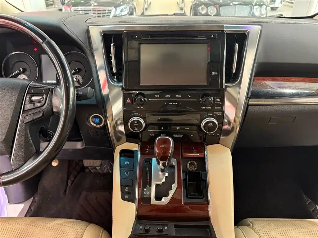 Toyota Alphard 2015 3.5L Luxury Edition фото 17
