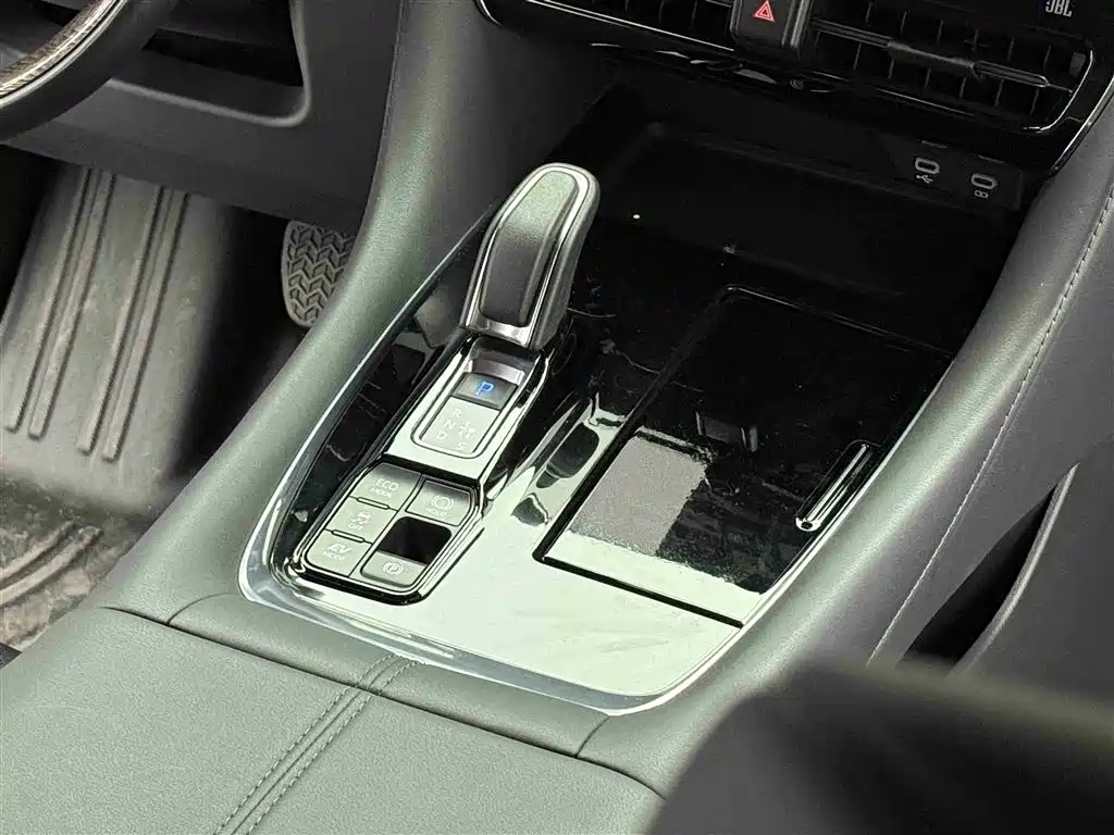 Toyota Alphard 2024 Hybrid 2.5L Ultimate Enjoyment Edition фото 11