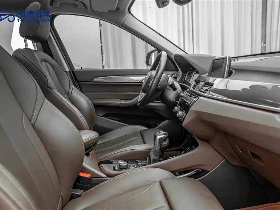 BMW X1 2019 sDrive18Li Premium Model фото 15