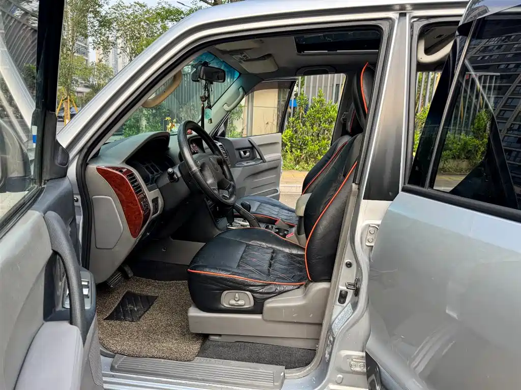 Mitsubishi Pajero 2006 Model 3.0L AT GLX фото 10