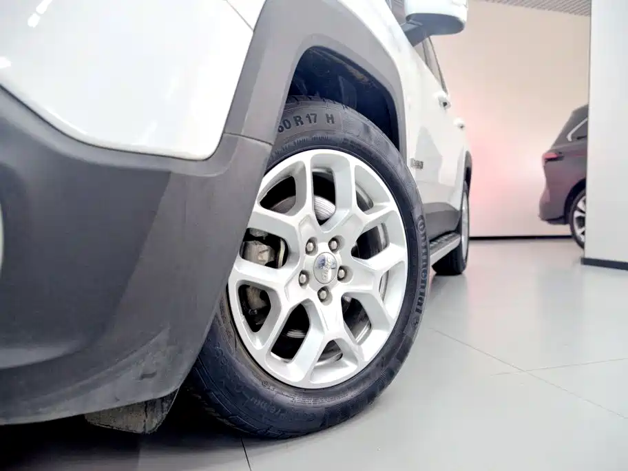 Фото 22 - Jeep Renegade
