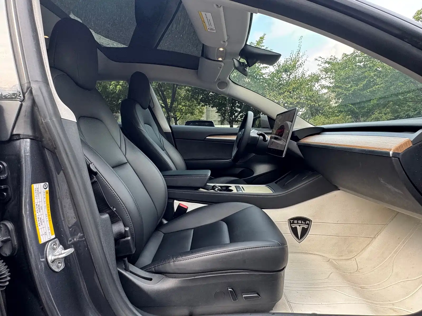 Photo 14 - Tesla Model 3