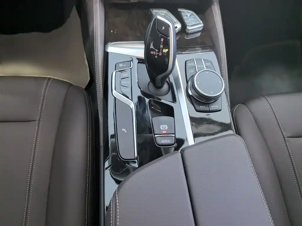 BMW 5 Series 2019 525Li Luxury Package фото 18