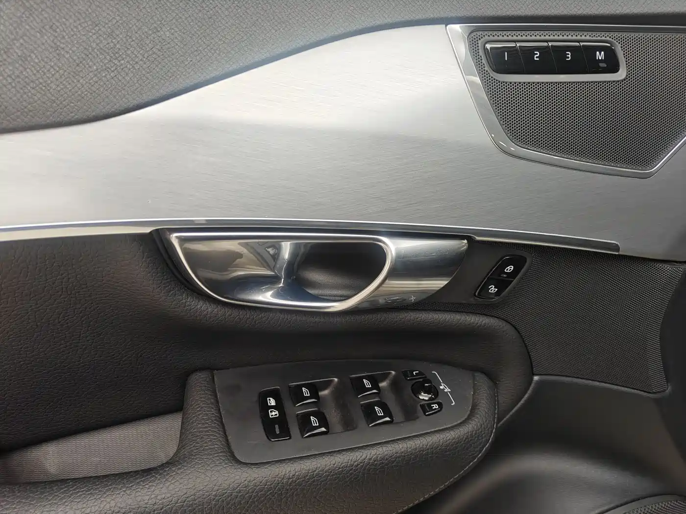 Volvo XC90 2018 T6 Momentum 5-seater фото 15