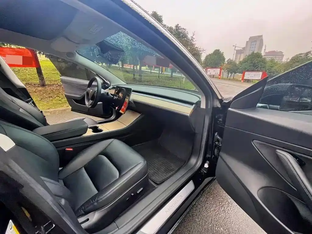 Фото 4 - Tesla Model 3