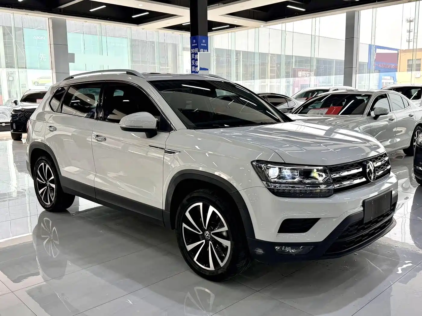 Volkswagen Tharu 2022 280TSI FWD Luxury Edition фото 3