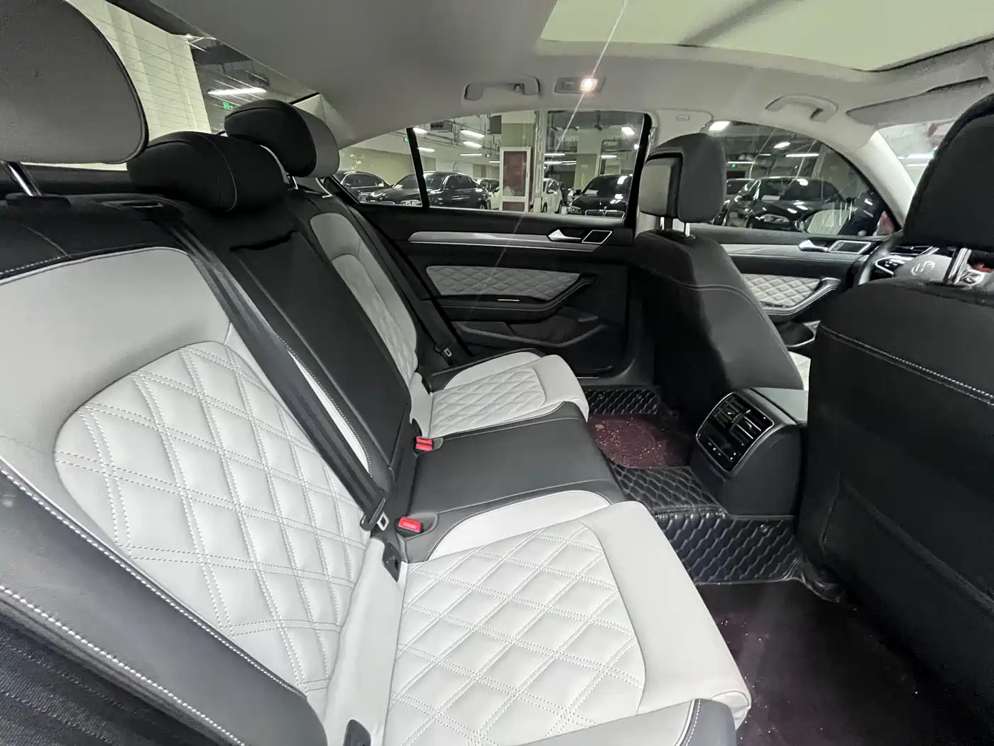 Volkswagen Magotan 2023 Model 2 Million Units Commemorative Edition 280TSI DSG Leading Version фото 8