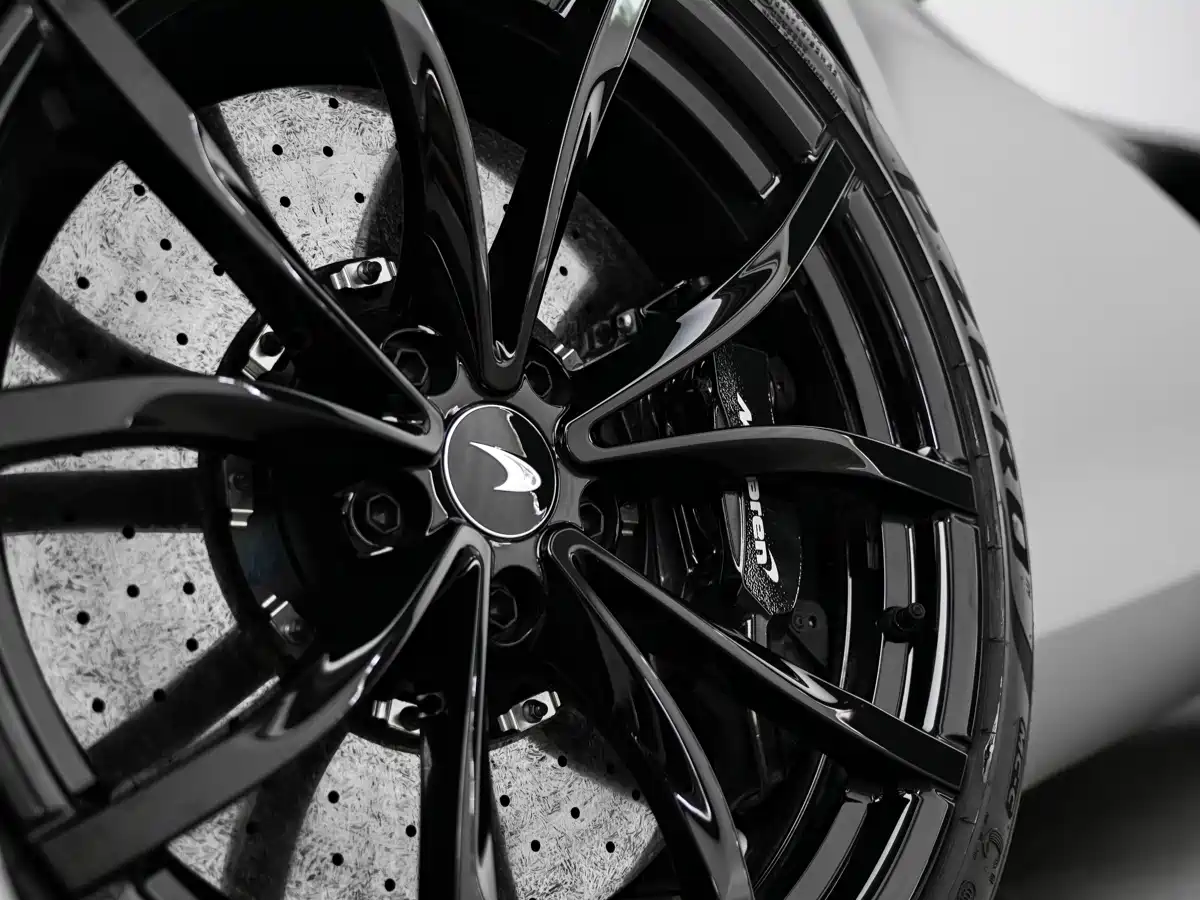McLaren Artura 2023 3.0T Hybrid Standard фото 2