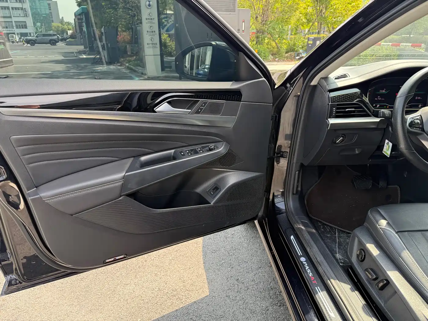 Volkswagen Passat 2022 330TSI Starlight Luxury Edition фото 9