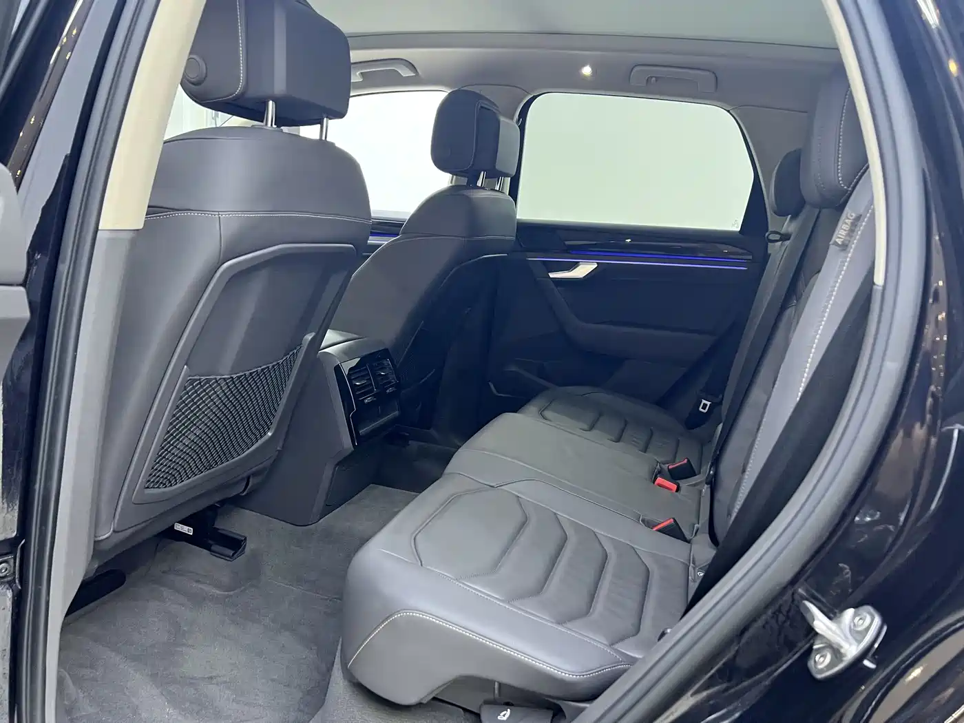 Volkswagen Touareg 2019 3.0TSI Sharp Edge Edition China VI фото 16