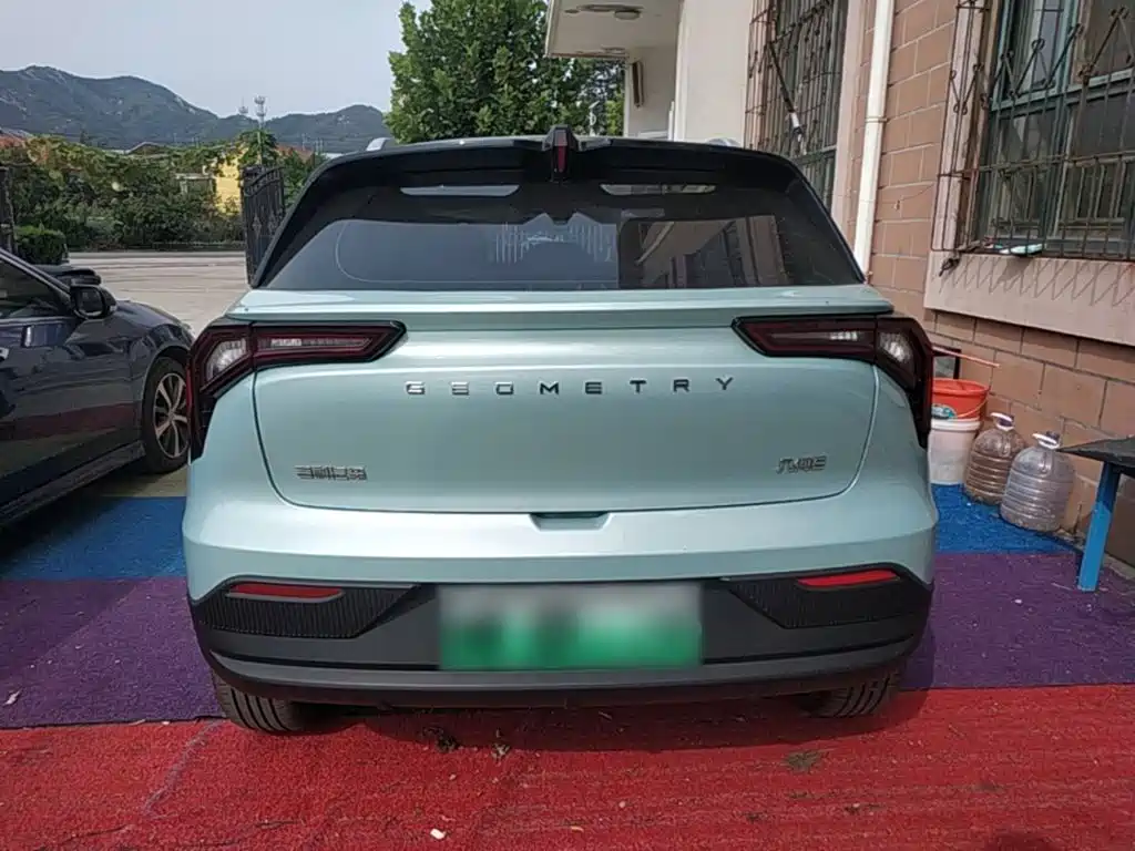 Фото 6 - Geely Geometry E Firefly