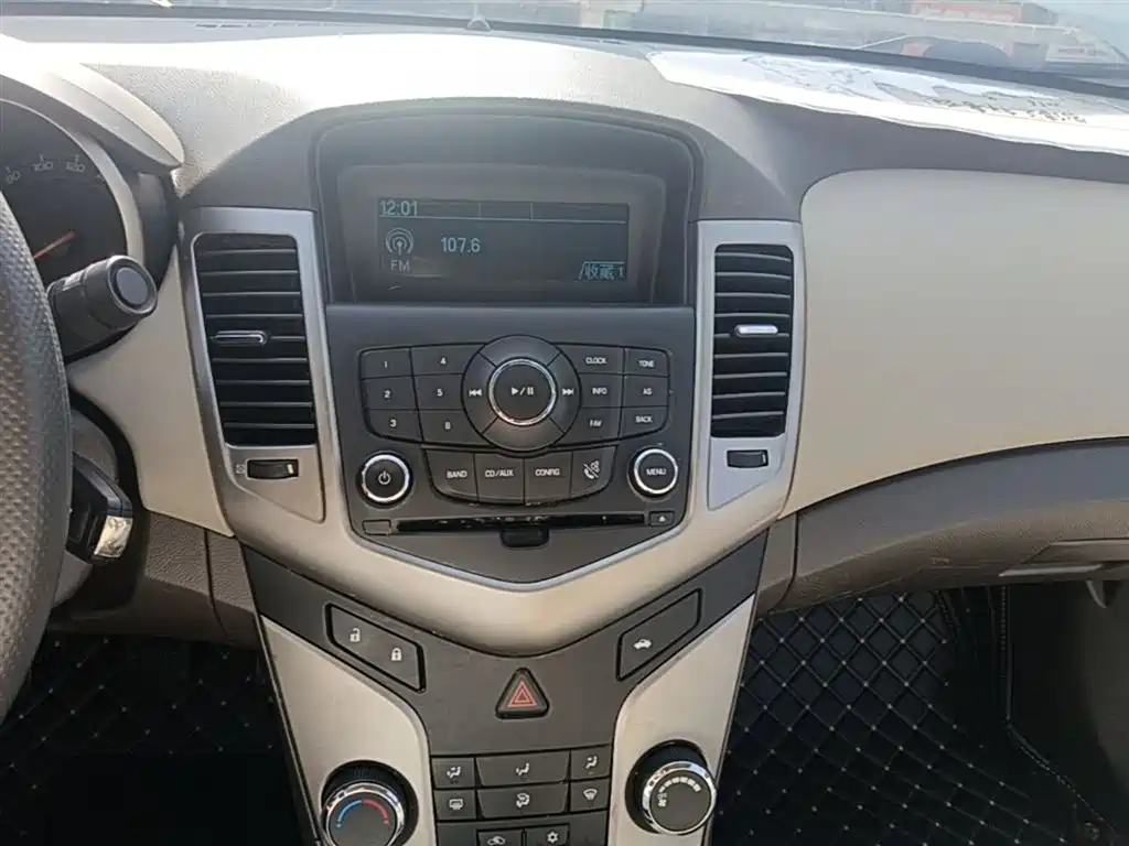Chevrolet Cruze 2015 1.5L Classic SL MT фото 13
