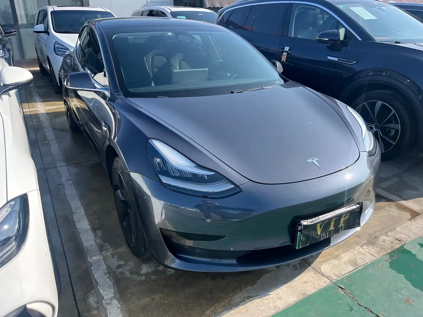 TESLA MODEL 3