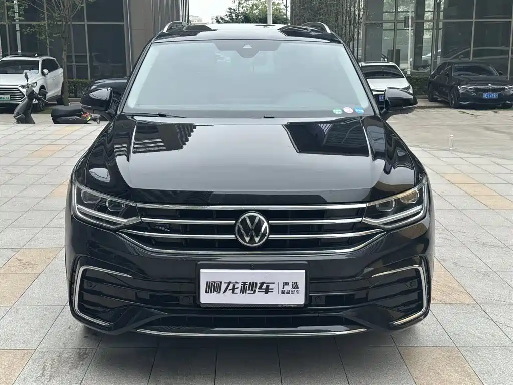 Volkswagen Tiguan L 2023 330TSI Auto 2WD R-Line Premium Edition фото 3