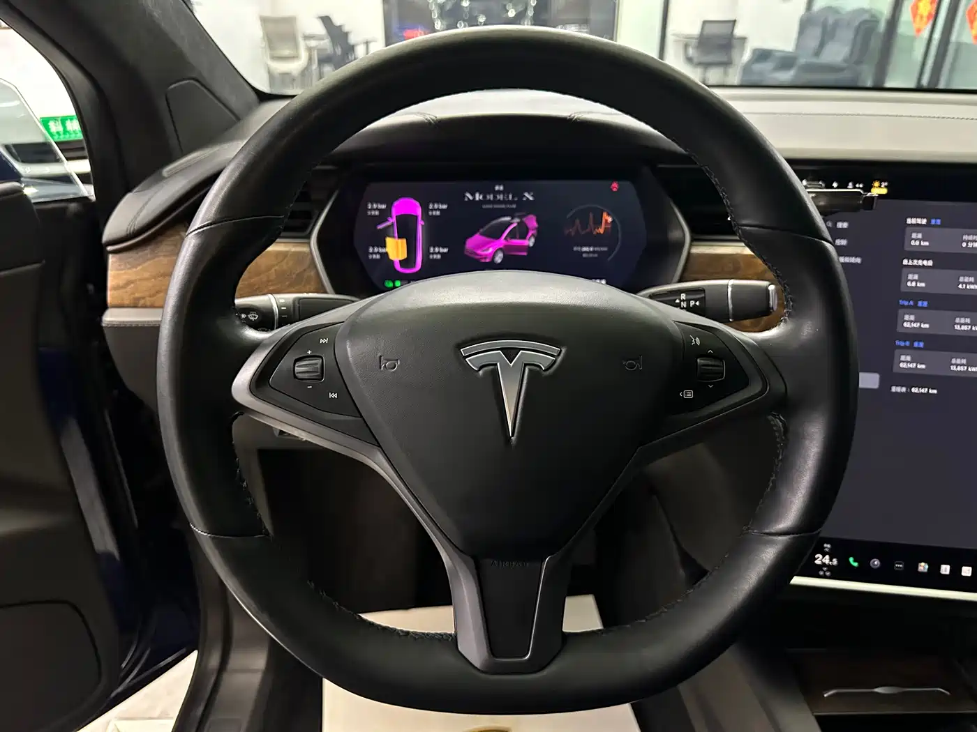 TESLA MODEL X
